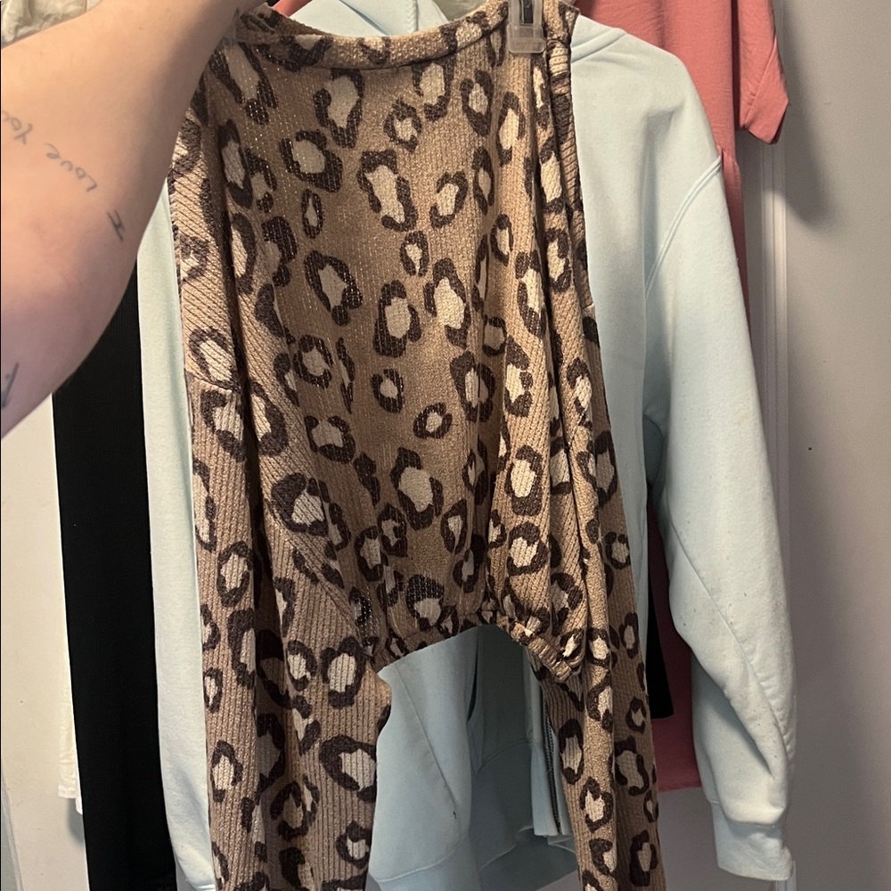 Leopard cropped long sleeve